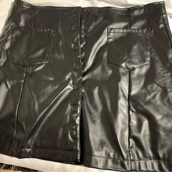 Sadie Roberson Collection. Black pleather skirt - Picture 2 of 2